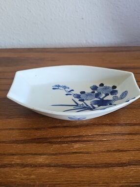 Blue and White Floral Porcelain Dish Tote 4